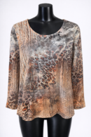 Chandail élégant pour femme avec des motifs imprimés animalier.