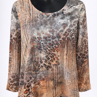 Chandail élégant pour femme avec des motifs imprimés animalier.