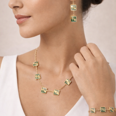 Ensemble bijoux élégance carrée-collier, bracelet et boucles d’oreilles en acier inoxydable.