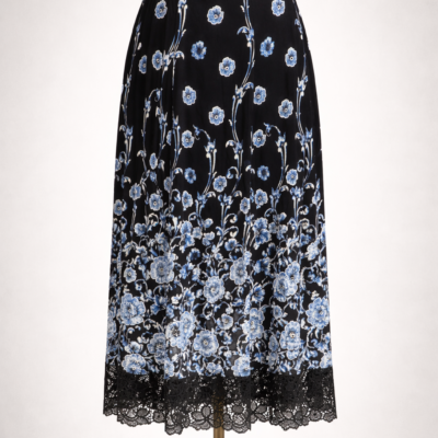 Cardigan et la jupe grandeur S,M,L,XL