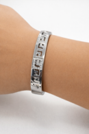 Bracelet en acier inoxydable avec brillants.