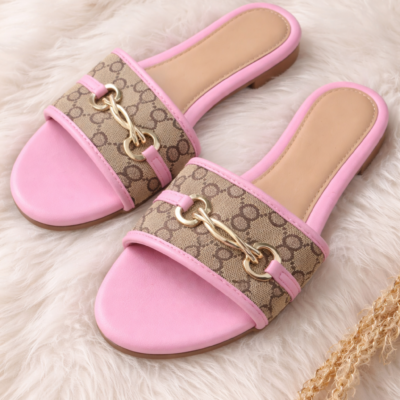 Sandales plates rose élégantes détail chaine . Taille: 38,39,40