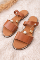 Sandales plates marron avec perles décoratives. Taille 41